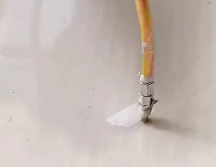 宁远瓷砖空鼓维修公司专业解答在瓷砖铺贴过程中，如果使用的砂料过粗（如全部使用了粗砂），可能会导致以下问题