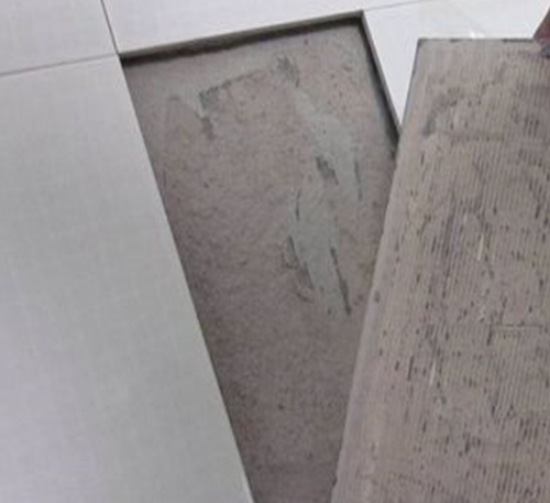 宁远瓷砖空鼓维修公司分享瓷砖铺贴时如果打浆（即涂抹在瓷砖背面和基层上的砂浆或瓷砖胶）过少，会带来以下问题